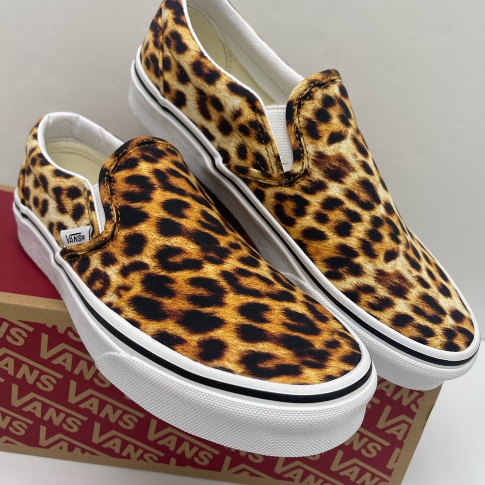Vans WMNS Slip-On Shoes Classic
(Leopard print) Black/True white
VN0A5AO8316 - Picture 5 of 16